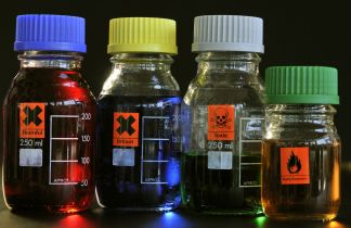 Jak właściwie przechowywać substancje chemiczne?