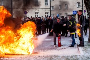 Jak dbać o bezpieczeństwo pracowników i studentów na uczelni