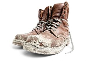 Jaki dobrać obuwie chroniące przed urazami kostki stóp?