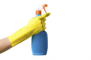 Zabezpieczenie sprzątaczki myjącej okna na wysokości