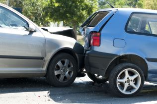 Wypadek drogowy w drodze z pracy do domu bez urazu a kwestia uznania zdarzenia za wypadek w drodze z pracy