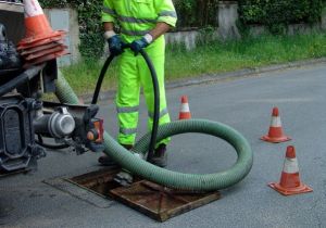 Niewykonywanie konserwacji instalacji wodnokanalizacyjnej narusza obowiązki pracodawcy w zakresie bhp.