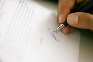 Kto powinien podpisać instrukcję bhp?
