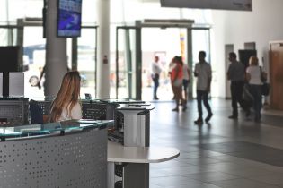 Czy stanowisko pracy pracownika ochrony zaliczamy do stanowisk wyposażonych w monitory ekranowe (administracyjno-biurowych)?