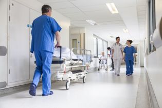 Wyniki kontroli PIP w szpitalach spółki „Centrum Dializa”