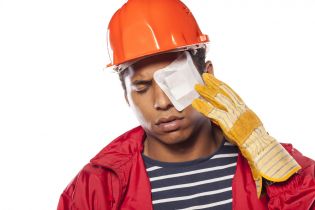 Chroń oczy pracownika – skuteczny program profilaktyczny