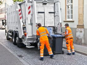 Praca w strefie czerwonej, w przestrzeniach ogólnodostępnych, a obowiązek zakrywania nosa i ust