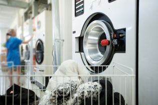 O czym trzeba wiedzieć organizując pralnię zakładową?
