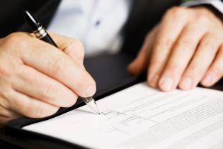 Upoważnienie do podpisywania dokumentacji bhp za pracodawcę – czy to dopuszczalna praktyka