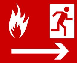 Próbna ewakuacja w firmie a obowiązek informowania straży pożarnej