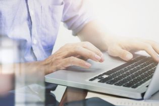 Praca Cybersecurity - sprawdź, o jakiej mowa. Jakie należy mieć kwalifikacje i na jakie zarobki można liczyć?