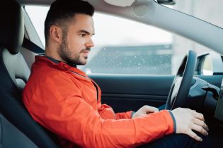 Kupujesz auto? O tych rzeczach musisz wiedzieć wcześniej