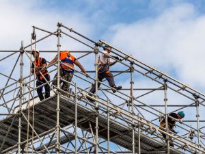 stawianie rusztowań przy urządzeniach energetycznych