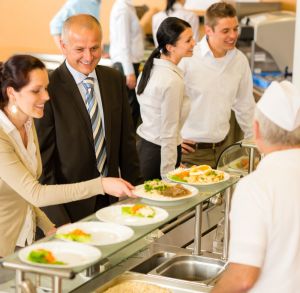 Częściowy posiłek profilaktyczny lub bon żywnościowy dla pracownika pracującego w nadgodzinach