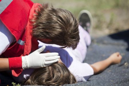 Czy stosować sztuczne oddychanie w trakcie pierwszej pomocy w czasie epidemii?