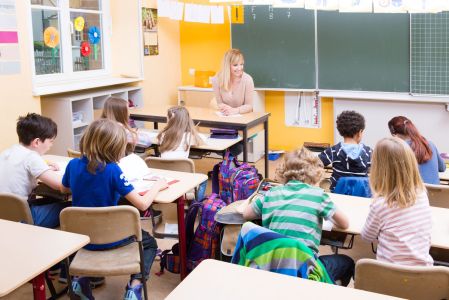 Współczesne zagrożenia na stanowisku pracy nauczyciela – jak zapewnić bezpieczne warunki pracy nauczycielom?