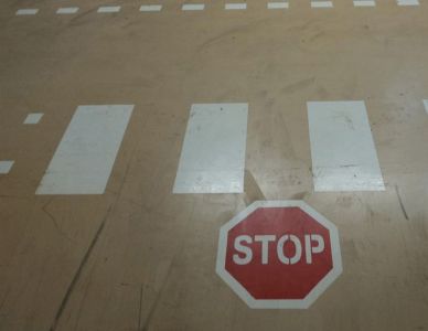 oznakowanie dla ruchu pieszych w zakładzie pracy - oznakowanie ciągów komunikacyjnych 