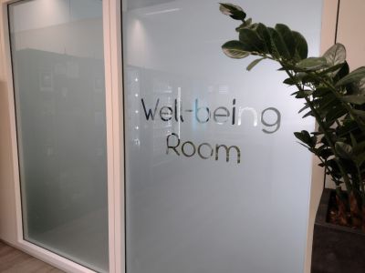 Well-being room, czyli jak efektywnie zregenerować siły w godzinach pracy – dobra praktyka z KE