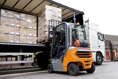 Rotacja pracowników logistyki w 2024 r. a wypadki przy pracy. Jakie kroki podjąć?